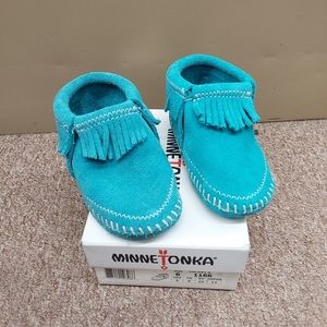 NWT INFANT'S SIZE 6 MINNETONKA TURQUOISE LEATHER MOCS MOCASSINS $24.95 RETAIL
